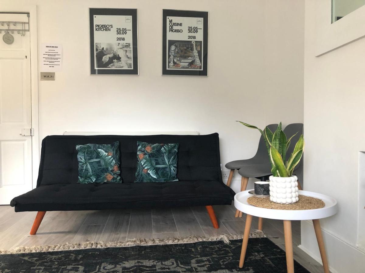 Bright Chiswick Apartment - Great Location London Eksteriør billede