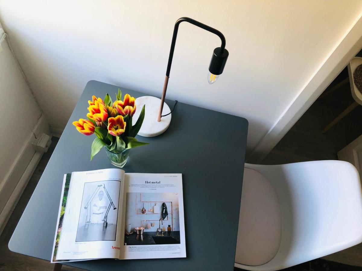 Bright Chiswick Apartment - Great Location London Eksteriør billede