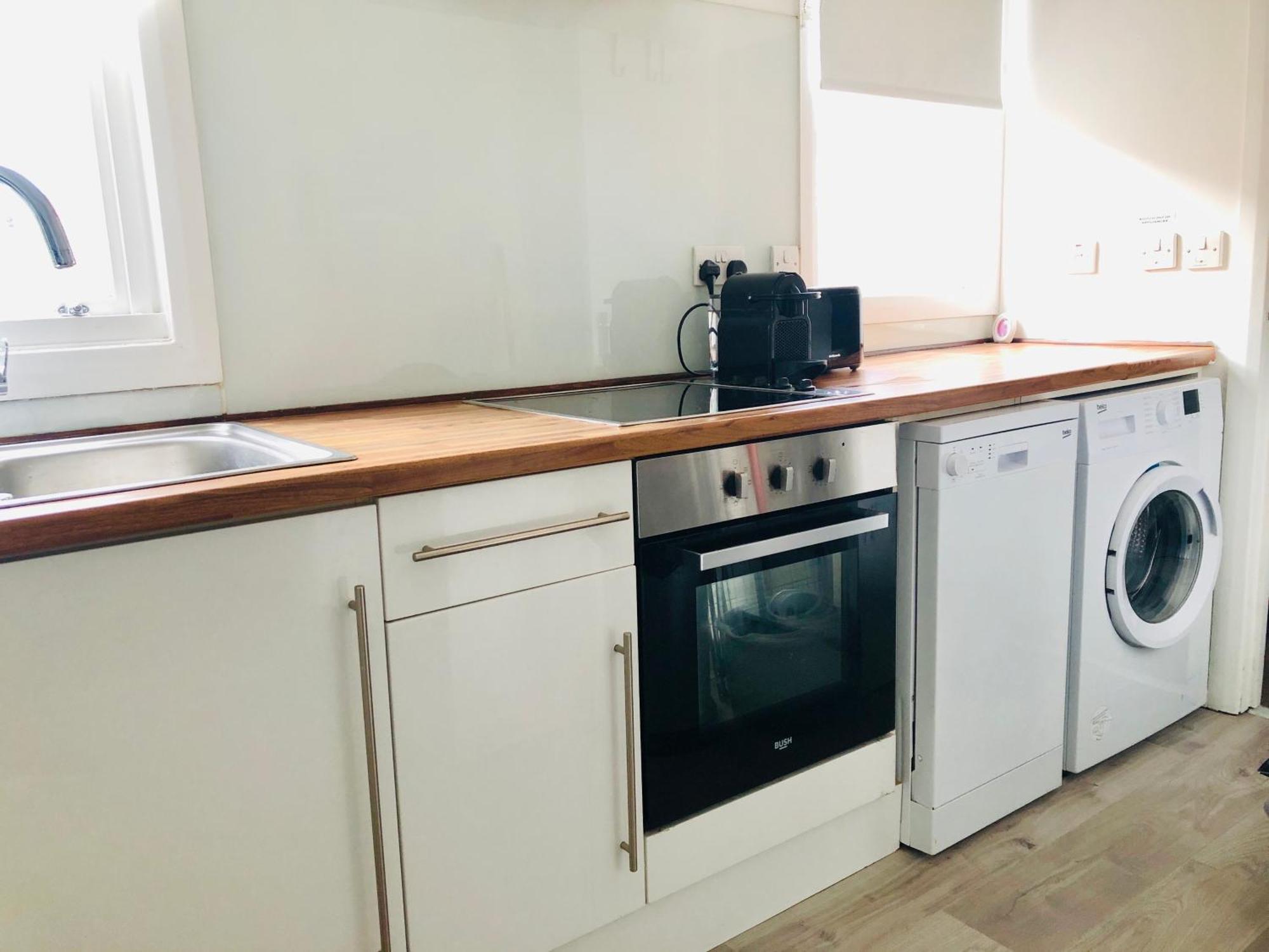 Bright Chiswick Apartment - Great Location London Eksteriør billede