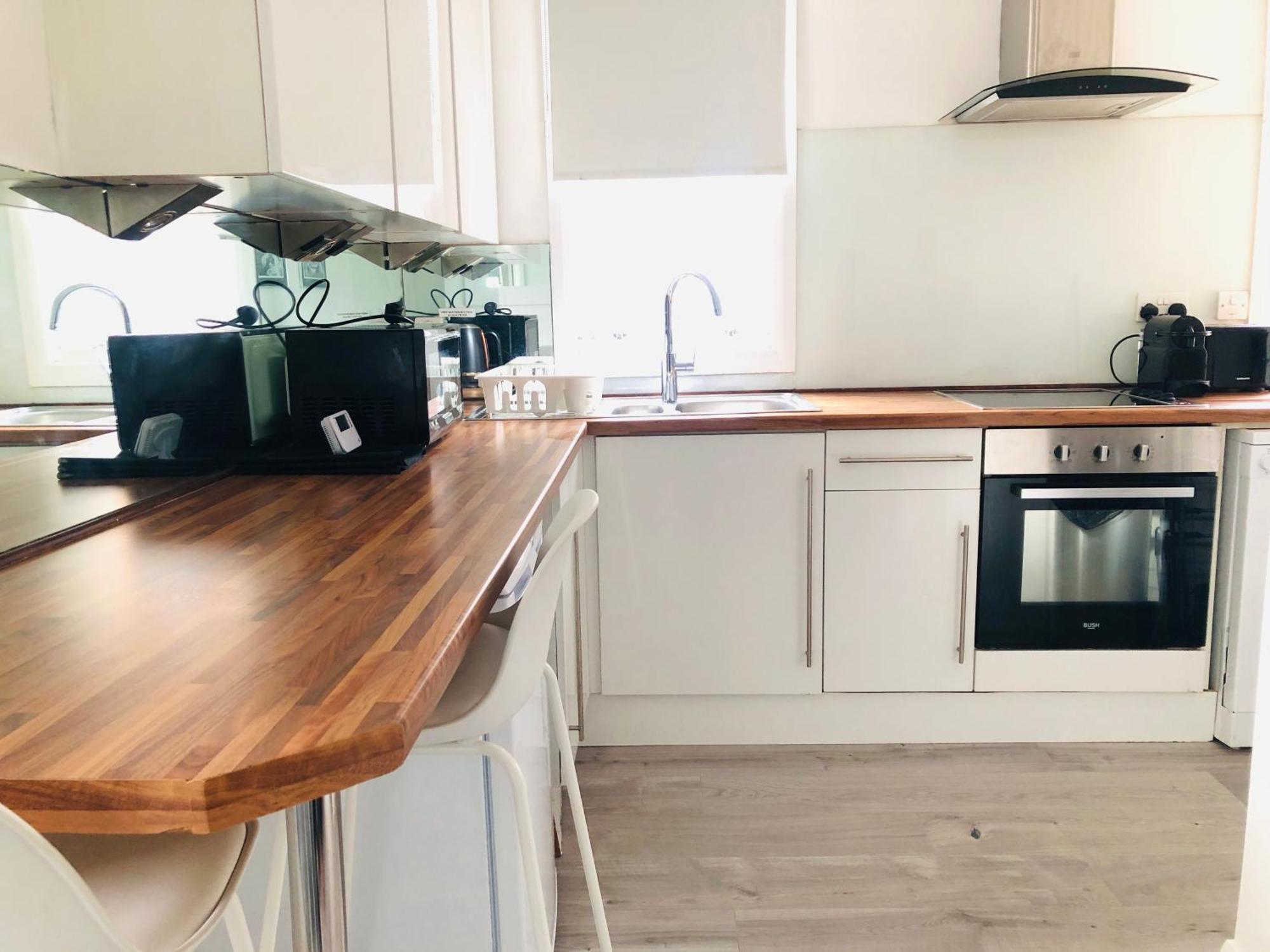 Bright Chiswick Apartment - Great Location London Eksteriør billede