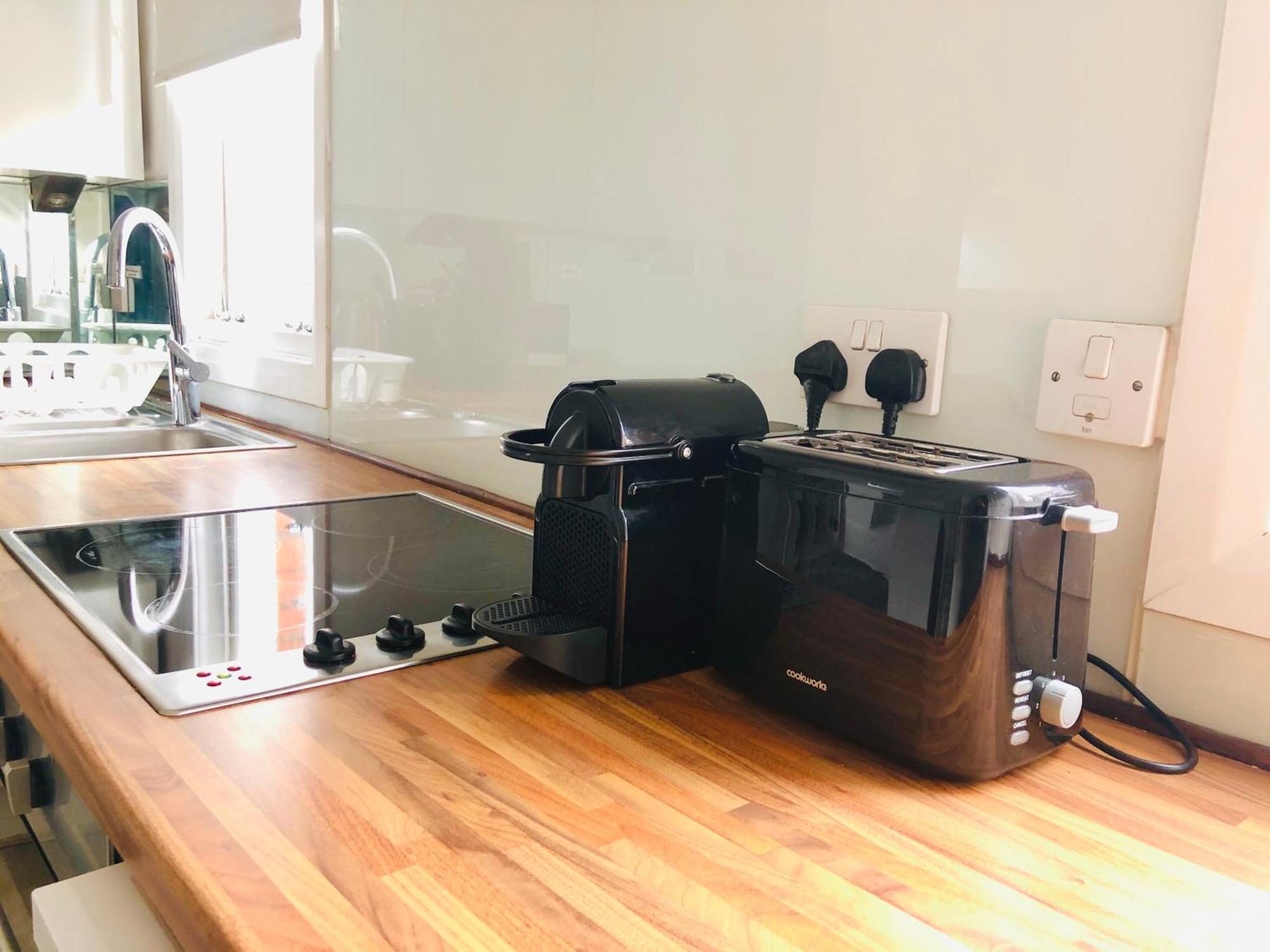 Bright Chiswick Apartment - Great Location London Eksteriør billede
