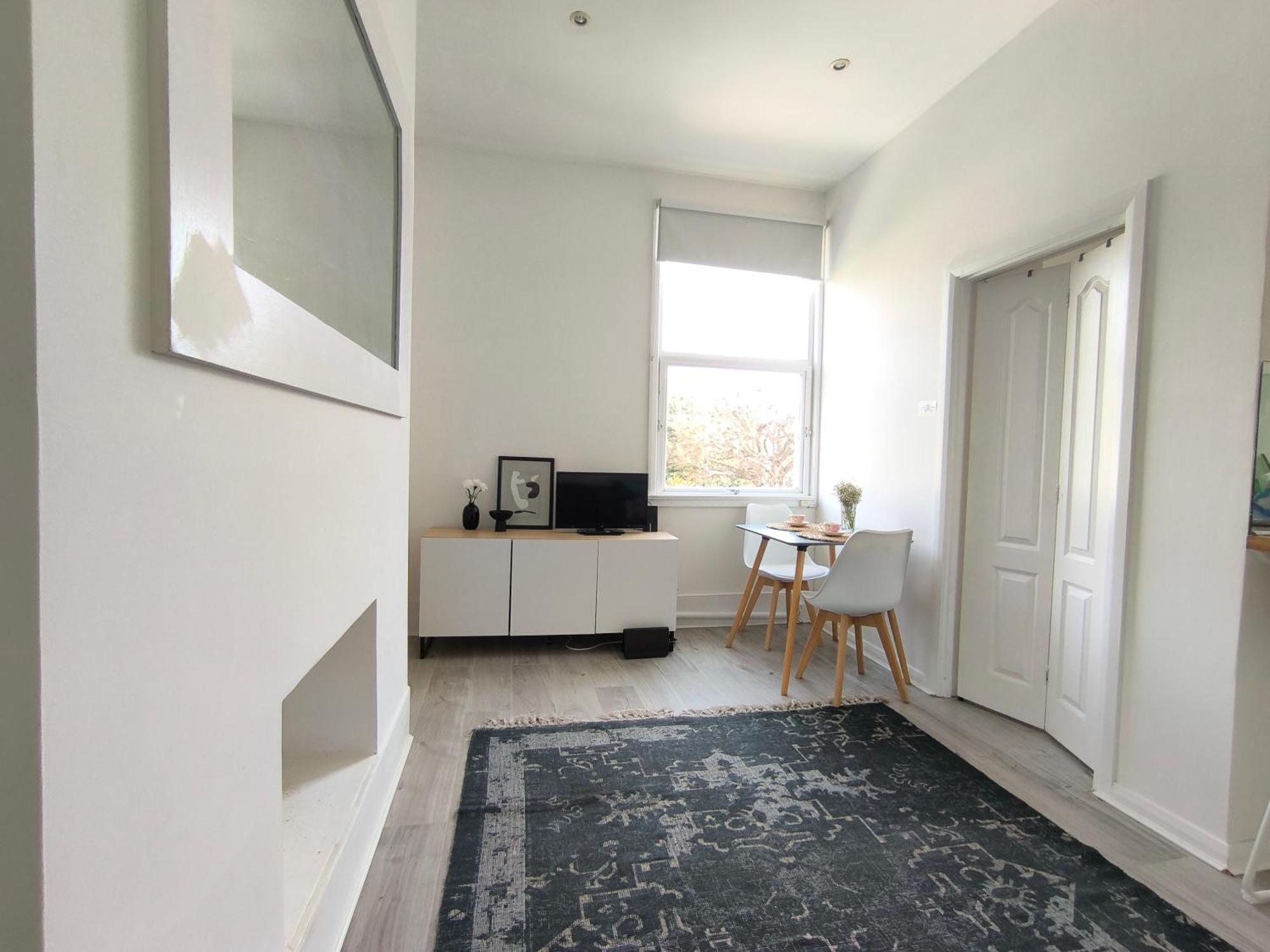 Bright Chiswick Apartment - Great Location London Eksteriør billede