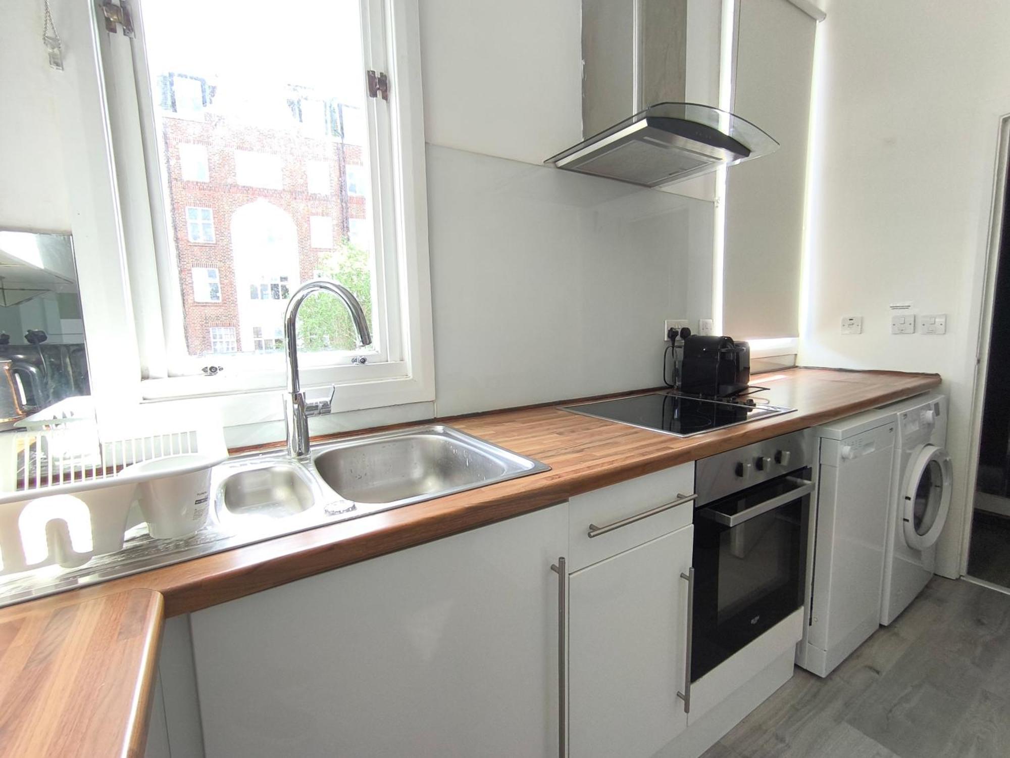 Bright Chiswick Apartment - Great Location London Eksteriør billede