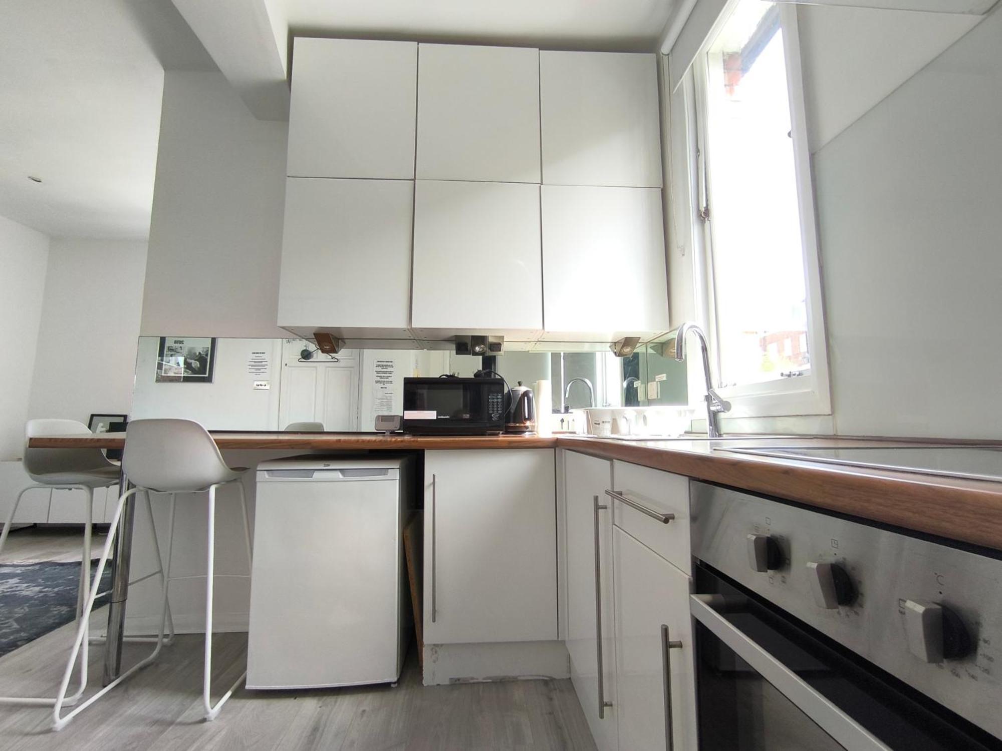 Bright Chiswick Apartment - Great Location London Eksteriør billede