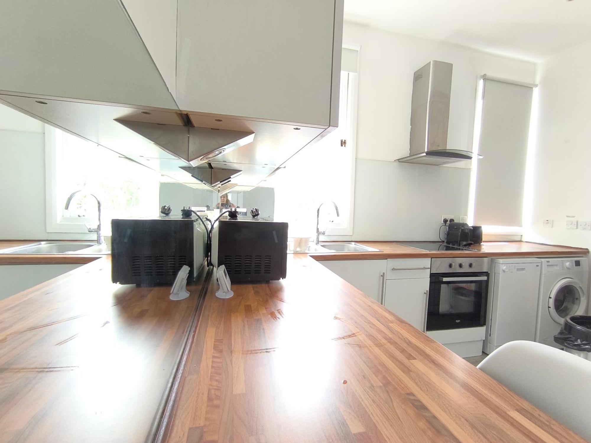Bright Chiswick Apartment - Great Location London Eksteriør billede