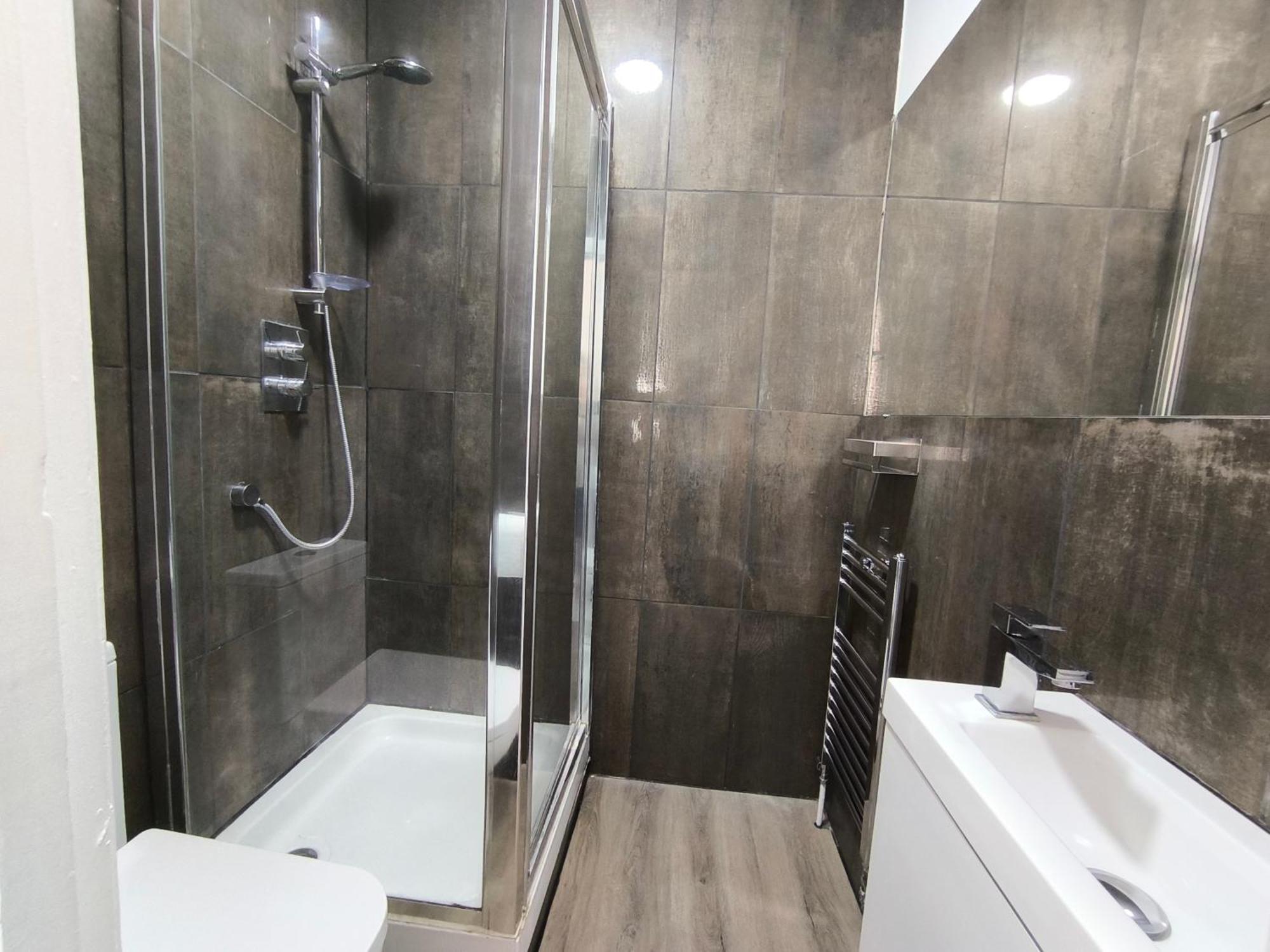 Bright Chiswick Apartment - Great Location London Eksteriør billede