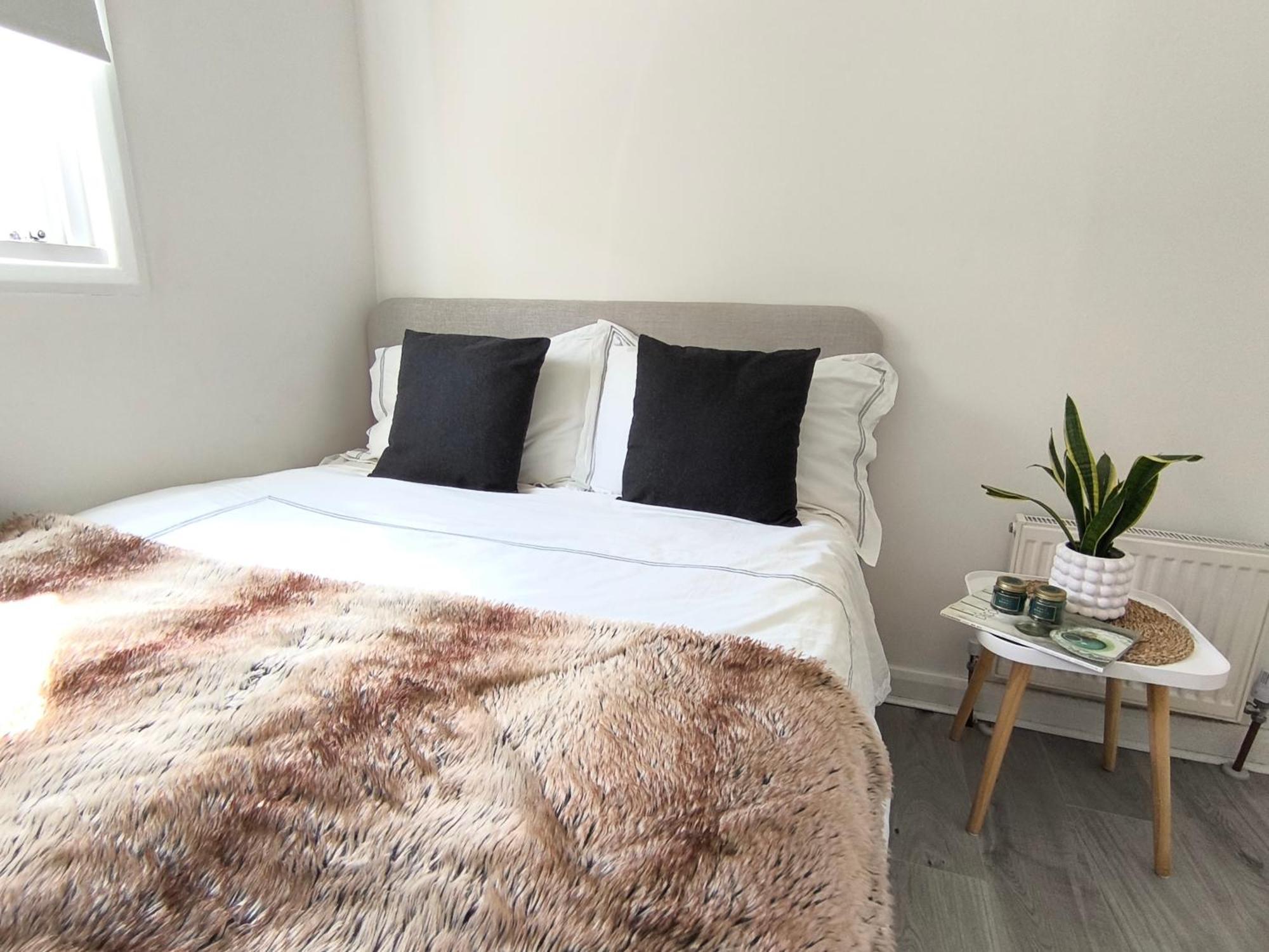Bright Chiswick Apartment - Great Location London Eksteriør billede